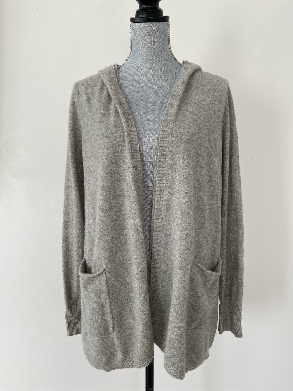 Tahari Heather Gray Cashmere Hooded Open Front Long Cardigan Sz M Pockets Chic